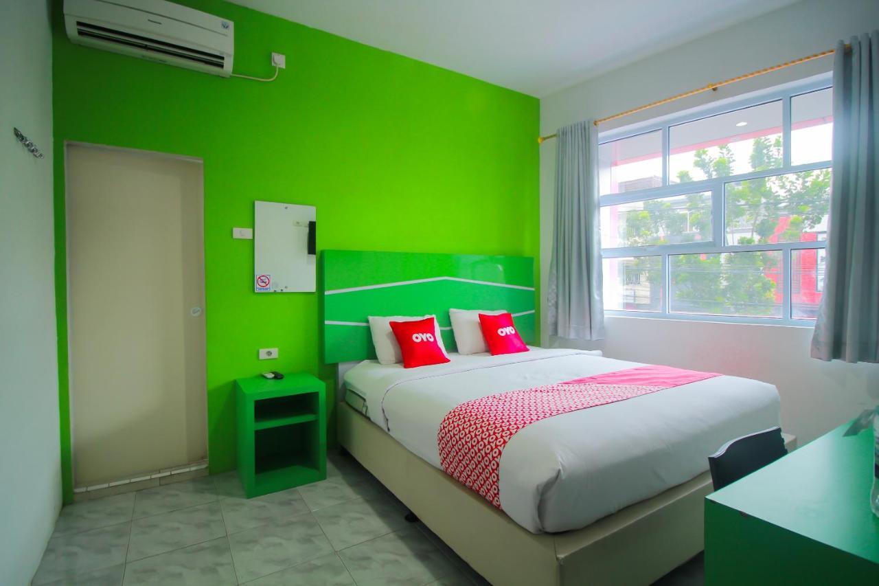Oyo 1825 Marcopolo Homestay Pekanbaru Exterior foto